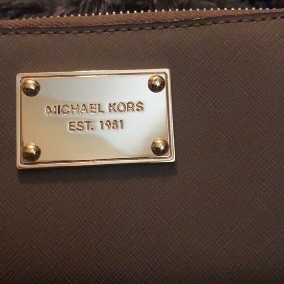 Michael Kors - Signature Jet Set Medium Wristlet - Picture 2 of 6